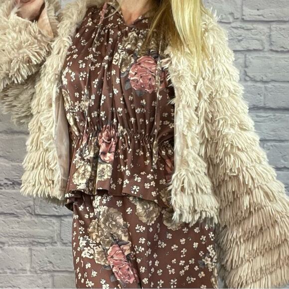 American Threads faux fur cropped bell sleeve jacket - Picture 1 of 9